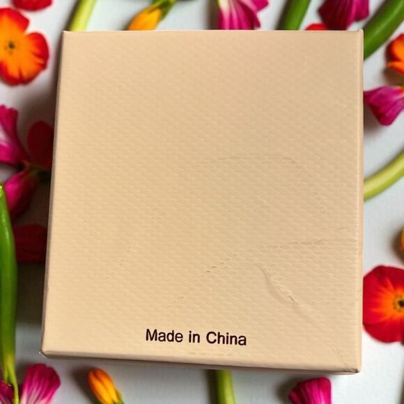 Camila Coelho Golden Gleam Star Medallion Earrings New! - Picture 4 of 4